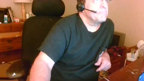 Snapshot of welderod chatting on 06-28-26, 06:41 welderod online show from 06-28-26, 06:41