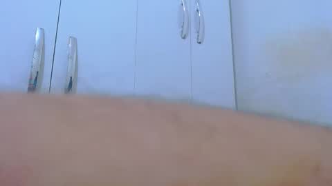 Snapshot of wellingtont chatting on 09-17-25, 04:03 wellingtont online show from 09-17-25, 04:03
