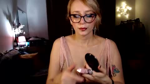 Liza online show from 11-20-25, 10:42