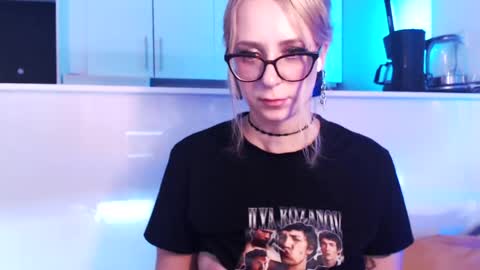 Liza online show from 05-18-26, 04:07