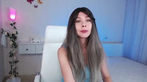 Snapshot of wendifoster chatting on 12-02-24, 06:54 Wendi Foster online show from 12-02-24, 06:54