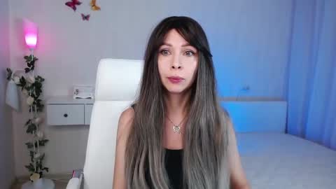 Snapshot of wendifoster chatting on 12-19-24, 06:45 Wendi Foster online show from 12-19-24, 06:45