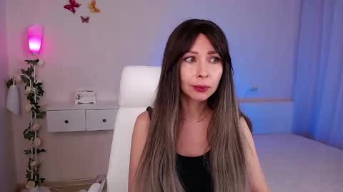 Snapshot of wendifoster chatting on 02-25-25, 05:47 Wendi Foster online show from 02-25-25, 05:47