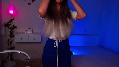 Snapshot of wendifoster chatting on 10-14-25, 06:09 Wendi Foster online show from 10-14-25, 06:09