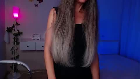 Snapshot of wendifoster chatting on 10-24-25, 07:10 Wendi Foster online show from 10-24-25, 07:10