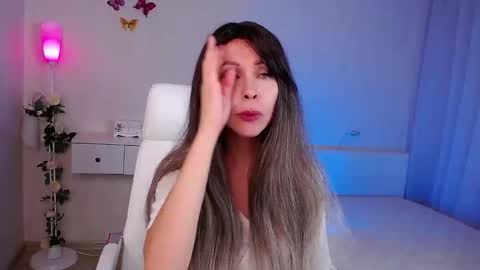 Snapshot of wendifoster chatting on 11-10-25, 06:40 Wendi Foster online show from 11-10-25, 06:40