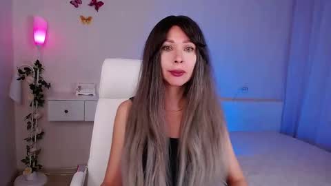 Snapshot of wendifoster chatting on 11-20-25, 06:07 Wendi Foster online show from 11-20-25, 06:07