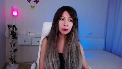 Snapshot of wendifoster chatting on 11-24-25, 07:02 Wendi Foster online show from 11-24-25, 07:02