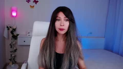 Snapshot of wendifoster chatting on 11-27-25, 06:32 Wendi Foster online show from 11-27-25, 06:32