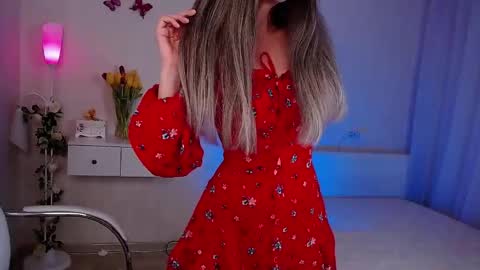 Snapshot of wendifoster chatting on 02-17-26, 07:42 Wendi Foster online show from 02-17-26, 07:42