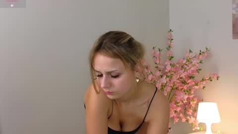 Snapshot of wendy__doll chatting on 03-01-25, 03:32 Im Wendy online show from 03-01-25, 03:32