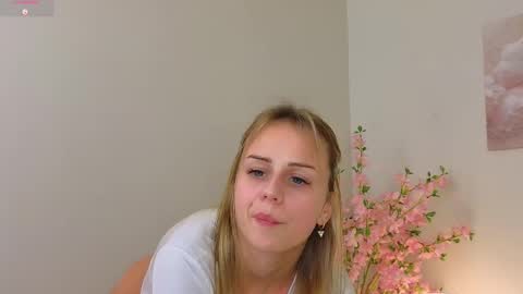 Snapshot of wendy__doll chatting on 03-08-25, 03:39 Im Wendy online show from 03-08-25, 03:39