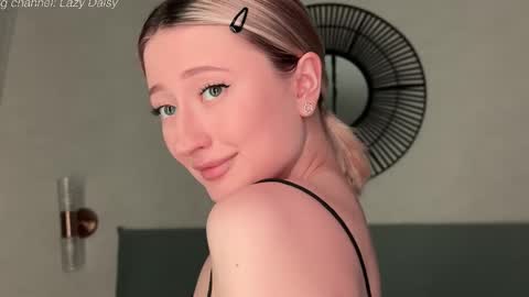 Daisy    online show from 03-03-26, 05:52