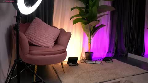 Wendy online show from 06-19-26, 08:23