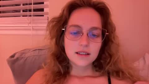Snapshot of wenus_ss chatting on 03-04-25, 03:44 wenus_ss online show from 03-04-25, 03:44
