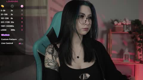 little girl who is always rightLisa online show from 10-26-25, 01:22