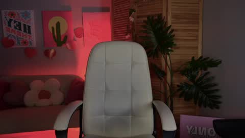 Snapshot of wesleegray chatting on 05-12-26, 01:14 little girl who is always rightLisa online show from 05-12-26, 01:14