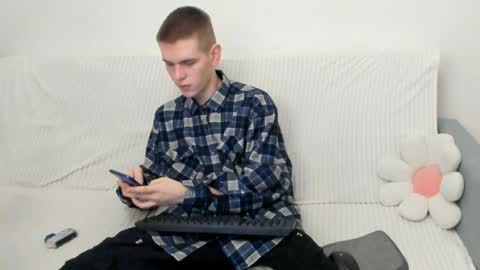 Snapshot of wesleyross chatting on 01-09-25, 12:03 Wes online show from 01-09-25, 12:03