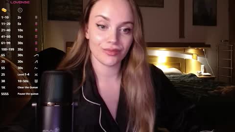 Lana online show from 11-11-25, 08:53