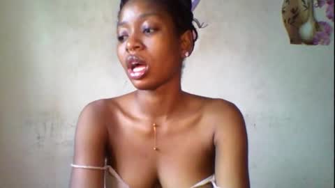 Snapshot of wet_pussy200 chatting on 10-27-25, 08:29 Bella online show from 10-27-25, 08:29