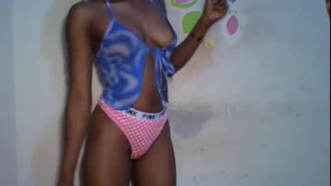 Snapshot of wet_pussy200 chatting on 10-31-25, 08:32 Bella online show from 10-31-25, 08:32