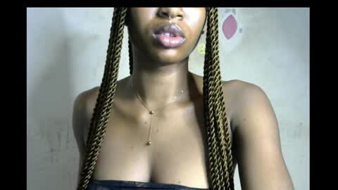 Snapshot of wet_pussy200 chatting on 11-18-25, 09:08 Bella online show from 11-18-25, 09:08