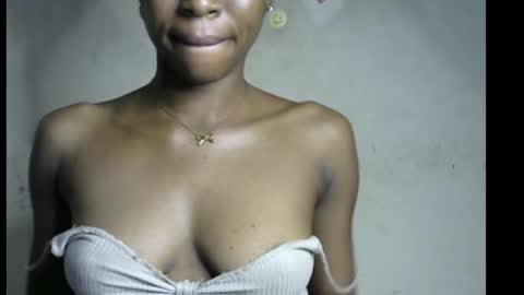 Snapshot of wet_pussy200 chatting on 11-26-25, 09:05 Bella online show from 11-26-25, 09:05