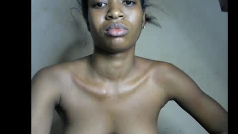 Snapshot of wet_pussy200 chatting on 12-16-25, 08:14 Bella online show from 12-16-25, 08:14