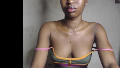 Snapshot of wet_pussy200 chatting on 01-07-26, 07:16 Bella online show from 01-07-26, 07:16