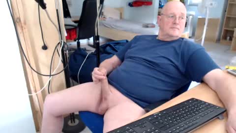 WeTwo online show from 08-02-26, 02:15