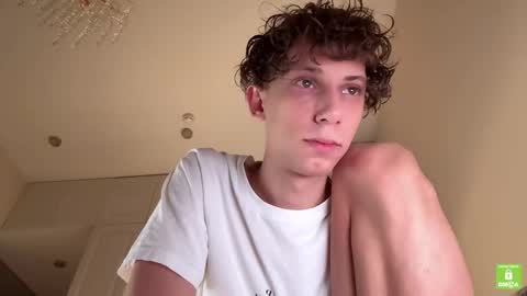 Snapshot of wheremydaydream chatting on 01-12-26, 04:23 Mia Please help me to reach 100 thumps up online show from 01-12-26, 04:23