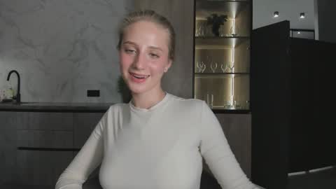 Snapshot of whi_te0 chatting on 10-29-25, 08:38 Alexa online show from 10-29-25, 08:38