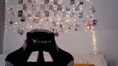 Snapshot of white_jasmine chatting on 03-10-26, 08:41 Bella online show from 03-10-26, 08:41