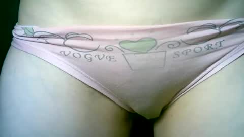 Snapshot of whiteapsara chatting on 07-15-26, 03:50 Love online show from 07-15-26, 03:50