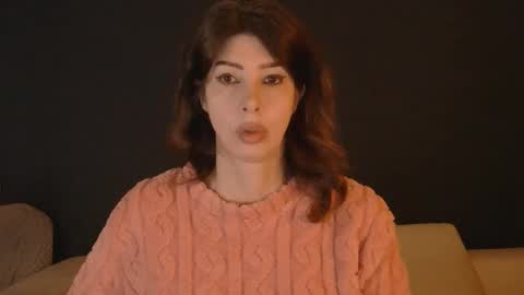 White Queen online show from 01-18-26, 03:49