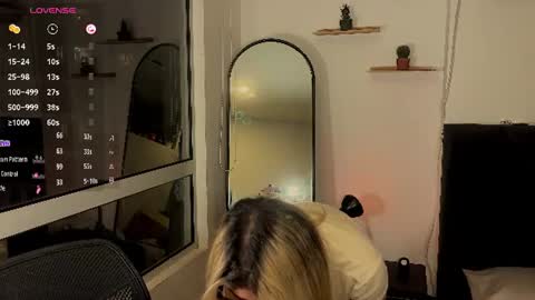 Snapshot of whites_emma chatting on 07-23-26, 01:52 EMMA online show from 07-23-26, 01:52