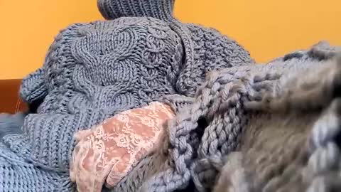 whitesweater online show from 06-01-26, 05:42