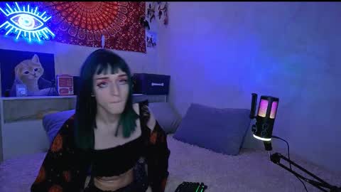 Snapshot of whoalexxa chatting on 10-21-25, 10:16 Alexa online show from 10-21-25, 10:16