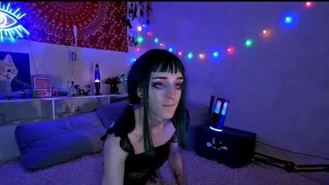 Snapshot of whoalexxa chatting on 10-25-25, 07:52 Alexa online show from 10-25-25, 07:52