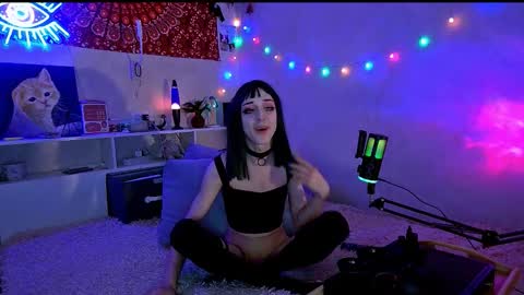 Snapshot of whoalexxa chatting on 10-27-25, 11:36 Alexa online show from 10-27-25, 11:36