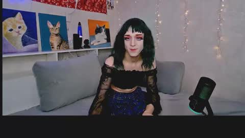 Snapshot of whoalexxa chatting on 11-19-25, 12:05 Alexa online show from 11-19-25, 12:05