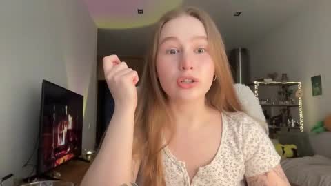 Snapshot of whoisalisa chatting on 02-15-26, 07:38 Alisa online show from 02-15-26, 07:38