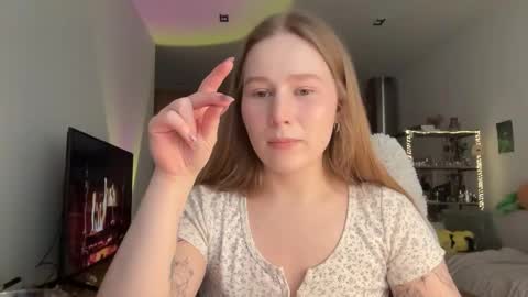 Snapshot of whoisalisa chatting on 02-15-26, 07:51 Alisa online show from 02-15-26, 07:51