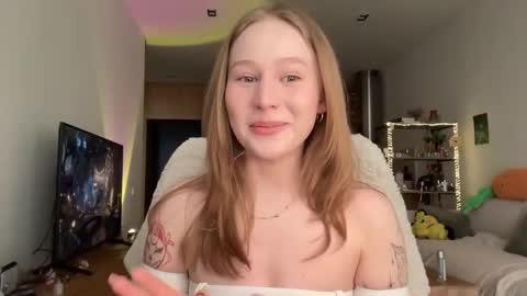 Snapshot of whoisalisa chatting on 03-08-26, 07:56 Alisa online show from 03-08-26, 07:56