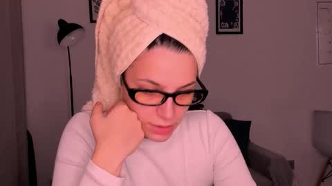 Snapshot of whoislulu chatting on 10-21-25, 06:52 whoislulu online show from 10-21-25, 06:52