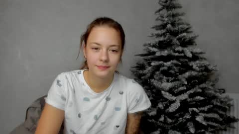 Snapshot of why_again_me chatting on 12-13-24, 06:49 Veronica online show from 12-13-24, 06:49