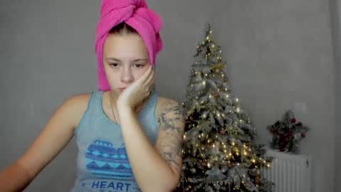 Snapshot of why_again_me chatting on 01-02-25, 10:22 Veronica online show from 01-02-25, 10:22