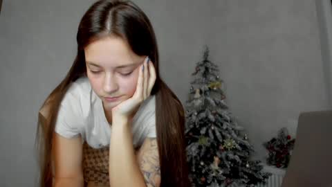 Snapshot of why_again_me chatting on 01-11-25, 05:51 Veronica online show from 01-11-25, 05:51