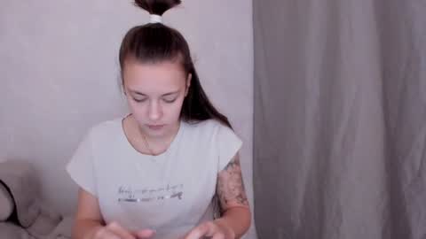 Snapshot of why_again_me chatting on 01-29-25, 05:35 Veronica online show from 01-29-25, 05:35