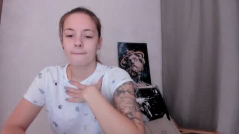 Snapshot of why_again_me chatting on 02-03-25, 07:52 Veronica online show from 02-03-25, 07:52